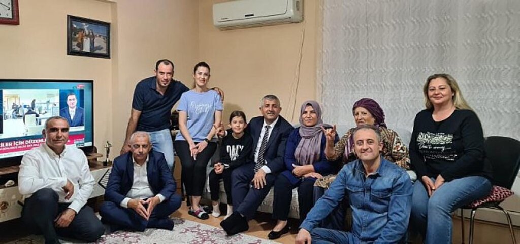 MHP'den Anlamlı Kampanya Bir Maniniz Yoksa Çay İçemeye Geliyoruz