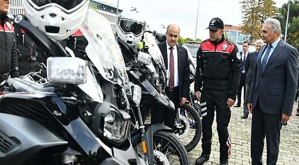 Vali,Motosikletli Polis Timlerimizin yeni araçlarının hayırlı olmasını diliyorum.