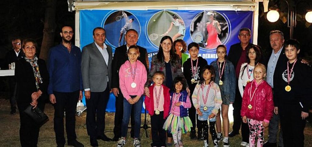 Raketler Kız Çocuklarına Burs Oldu