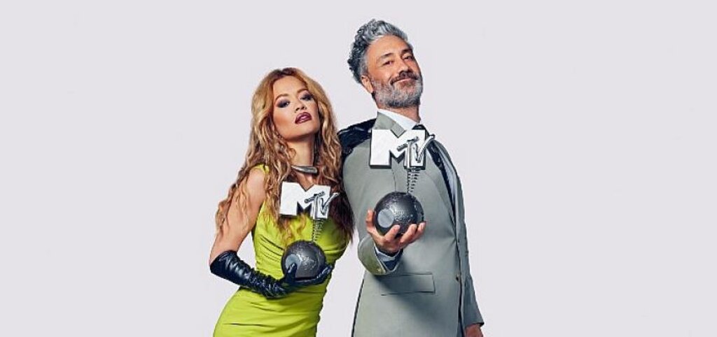 Rita Ora ve Taika Waititi, 13 Kasım Pazar Düsseldorf, Almanya'dan Canlı Yayınlanacak 2022 MTV Avrupa Müzik Ödülleri’nin Sunuculuğunu Üstleniyor