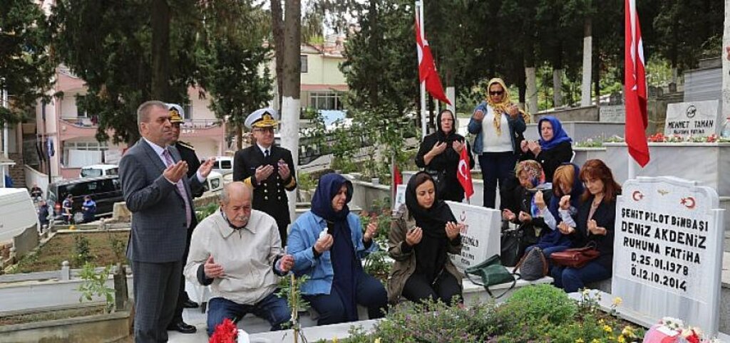 Şehit Deniz Akdeniz Kabri Başında Dualarla Anıldı