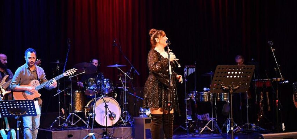 Üsküdar’da 90’lar Coşkusu Üsküdar’da, 90’ların Ünlü İsimleri Müzik Rüzgarı Estirdi