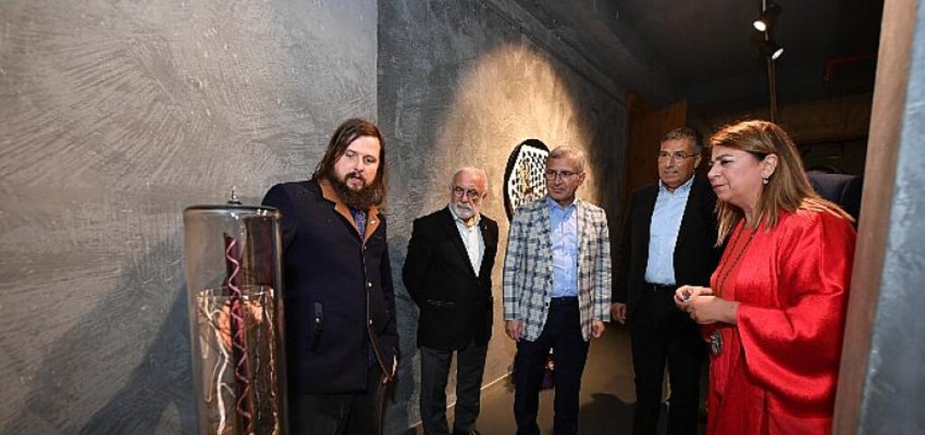 Üsküdar’da Uluslararası Cam Sergisi Üsküdar Belediyesi Dünyaca Ünlü Cam Ustalarının Eserlerini, Etki, Hayal, Dönüşüm Sergisi'nde Buluşturdu