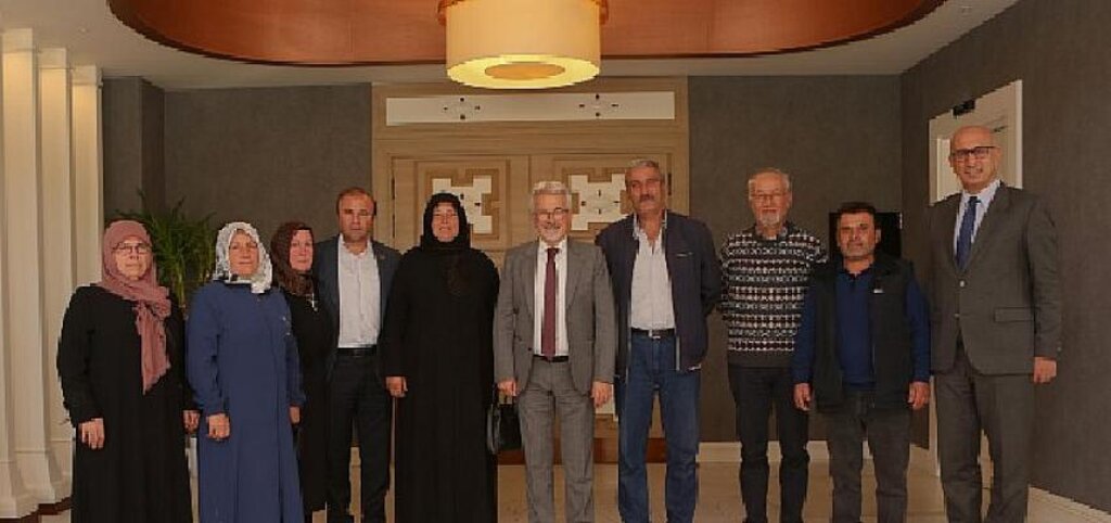 Çilek üreticisi kadınlara Başkan Erdem’den tam destek