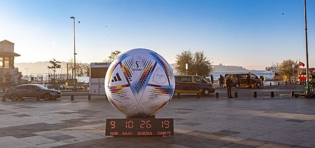 FIFA Dünya Kupası 2022™'nin Resmi Maç Topu Al Rihla Beşiktaş Meydanı’nda Futbolseverlerle Buluşuyor