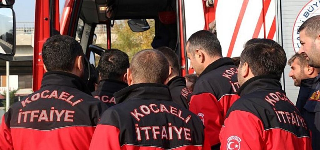 KO-MEK'te eğitim sırası itfaiye aracı operatörlerindeydi