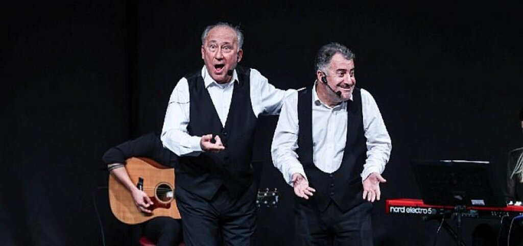 Konak sezona 'Ortadaki Oyun'la başladı