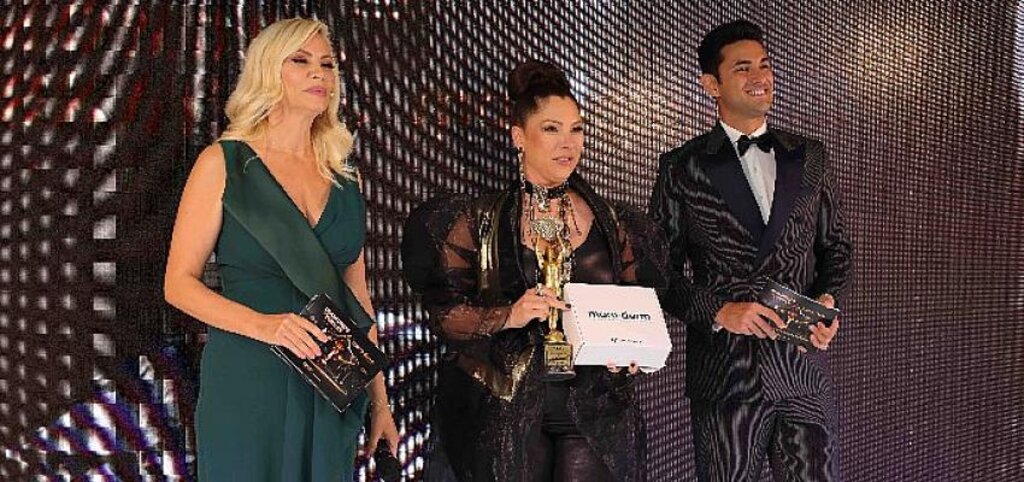 'Özlem Yörük'' Yılın En Başarılı Mücevherat Tasarımcısı Oldu!