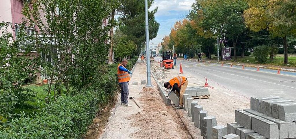 Y. Kaptan Salkım Söğüt ve Çamsakızı'nda kaldırımlar yenileniyor