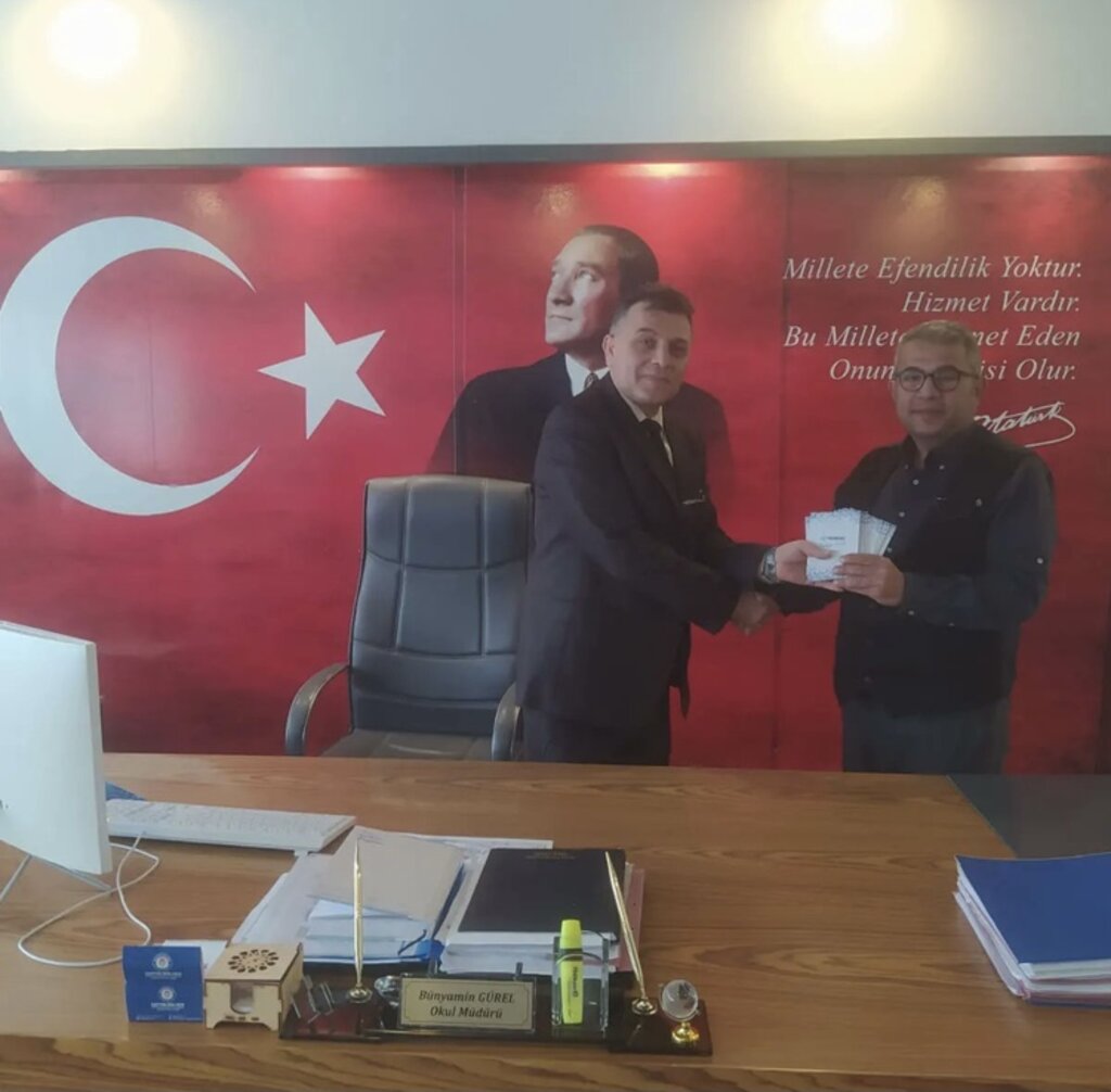 İlkadım Anadolu Lisesi’ndeki 15 ihtiyaç sahibi öğrenciye LCW yardım çeki verildi