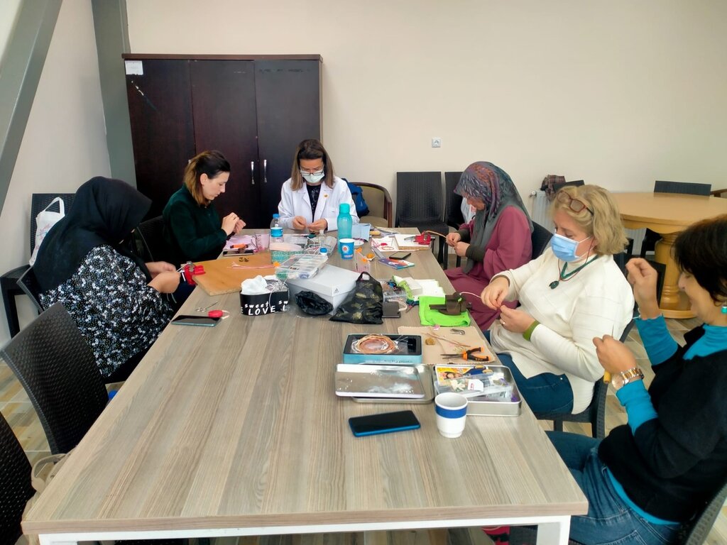 Büyükşehir, kadınların yanında