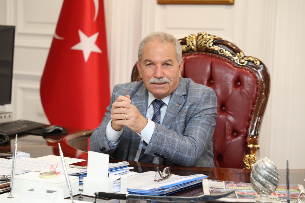 SOĞUK KIŞ GÜNLERİNDE YUVA ISITAN SOBA YARDIMI