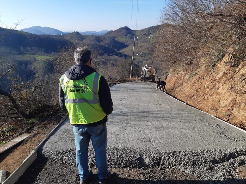Başkan Sandıkçı: “İlçemizin yollarını ilmek ilmek işliyoruz”