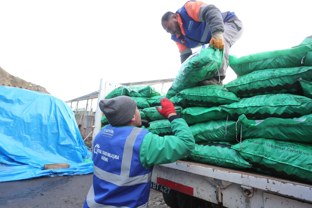 Canik Belediyesi’nden Yakacak Desteği