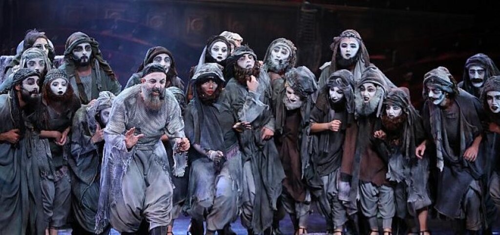 AŞT Türkiye'nin en modern tiyatro sahnesine kavuştu