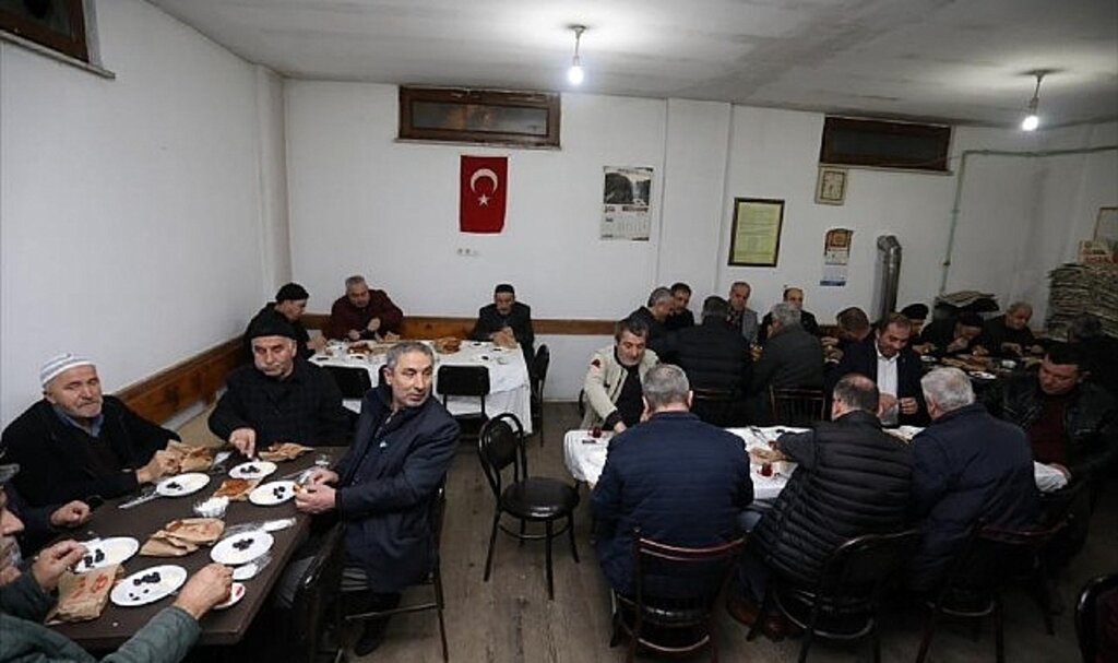 Bereket Sofrası Kasım Efendi Camisinde Kuruldu