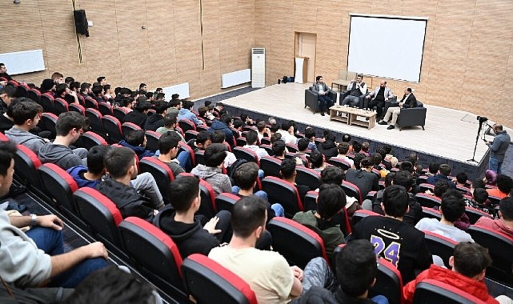 Gençlerden Kocaman'a Sevgi Seli