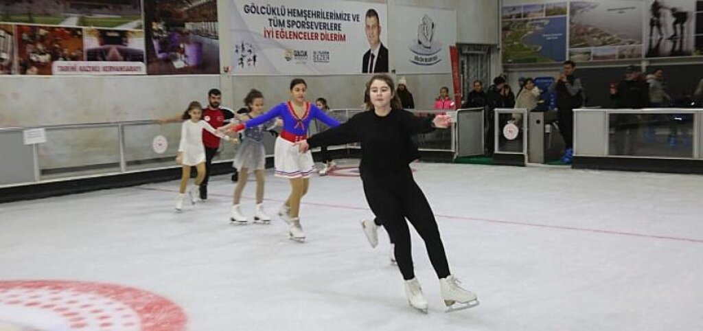 Gölcük Buz Pisti Bakım Sonrası Hizmete Açıldı