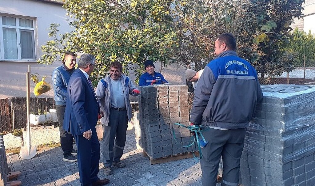 Göynük Mahallesi'nde yol ve kaldırım çalışmaları devam ediyor