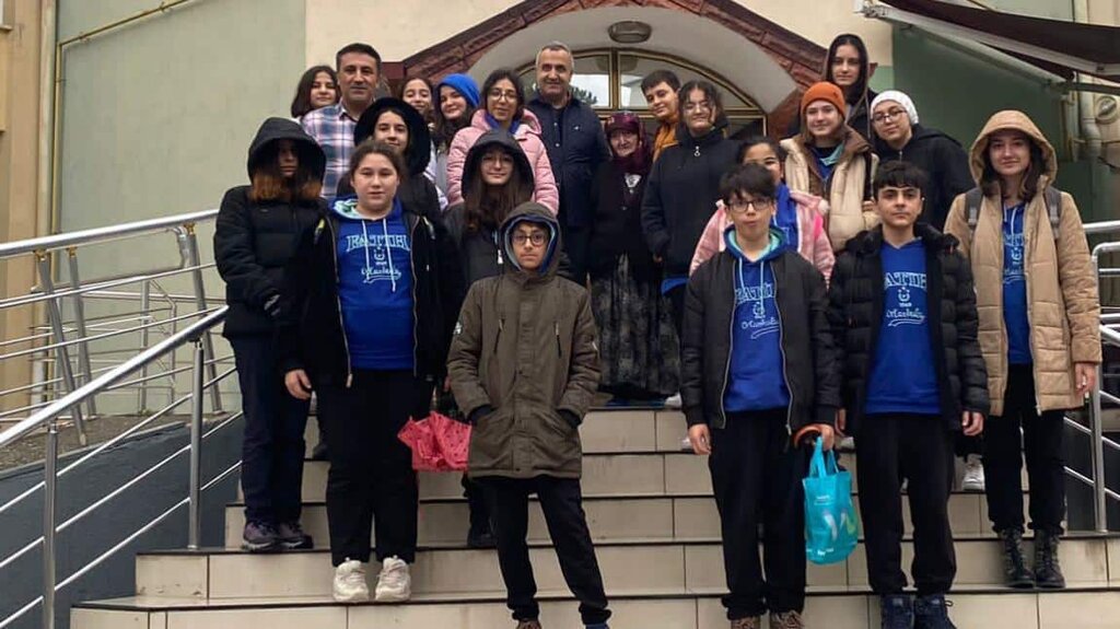 Bafra Fatih Ortaokulu'ndan Huzurevi'ne Ziyaret