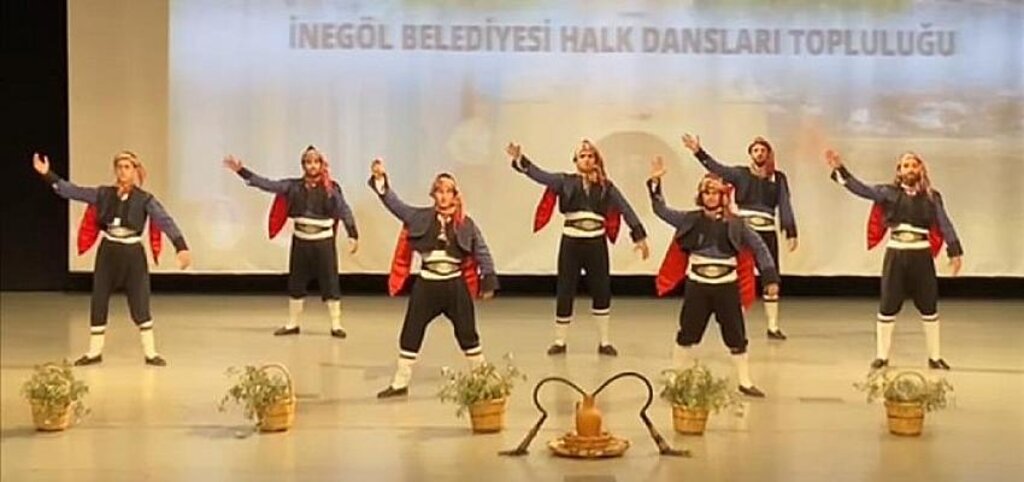 İnegöl Belediyesi Halk Dansları Topluluğu Kıbrıs'ı Salladı