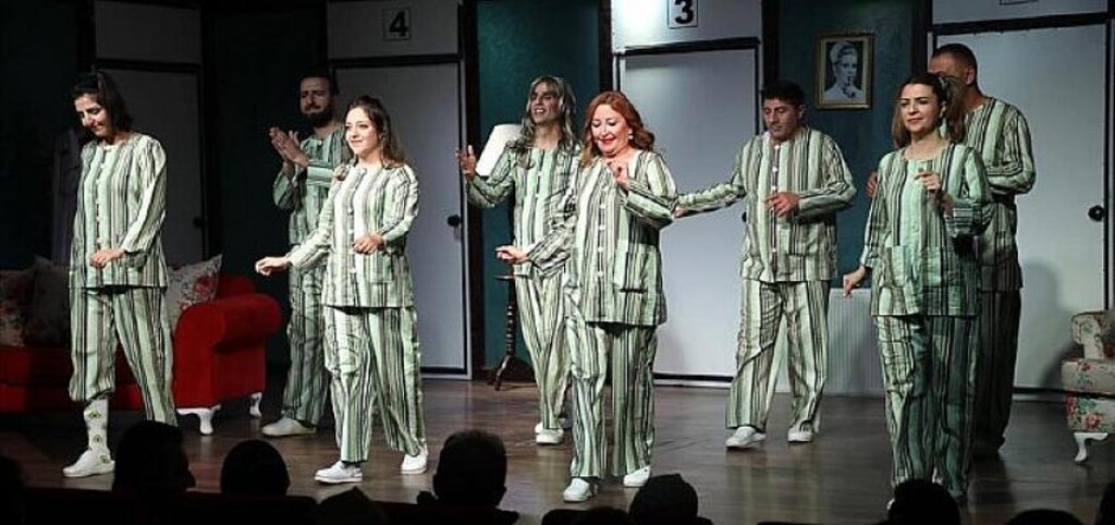 İnegöllüler “Deliler Evi” İle Kahkahaya Boğuldu