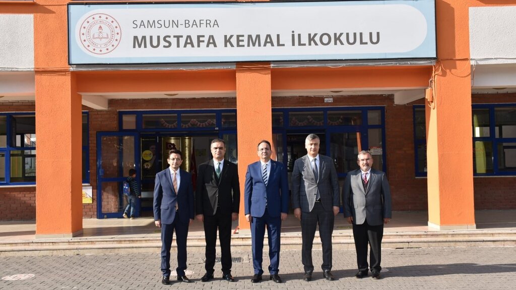 Bafra Kaymakamı ERTÜRKMEN'den okul ziyareti