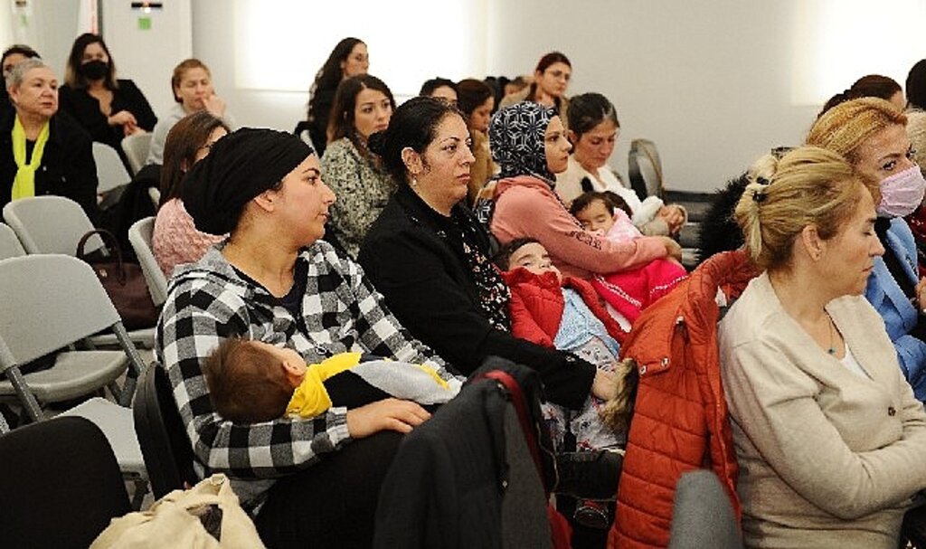 Karşıyaka'da Annelerle En Kutsal Söyleşi