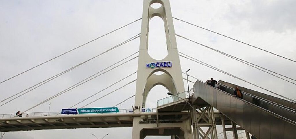 Kocaeli'nin markası köprülere işleniyor