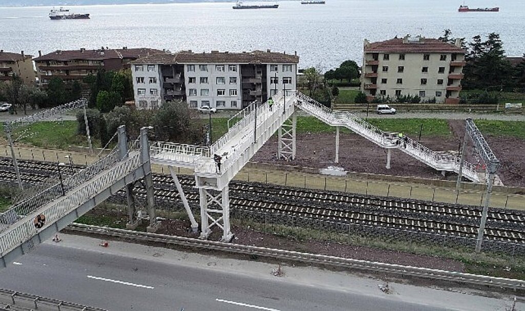 Körfez Şirinyalı yaya üstgeçidi tamamlanma aşamasına geldi