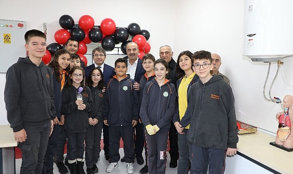 Mudanya Belediyesi'nden Öğrencilere Fen Bilimleri Laboratuvarı