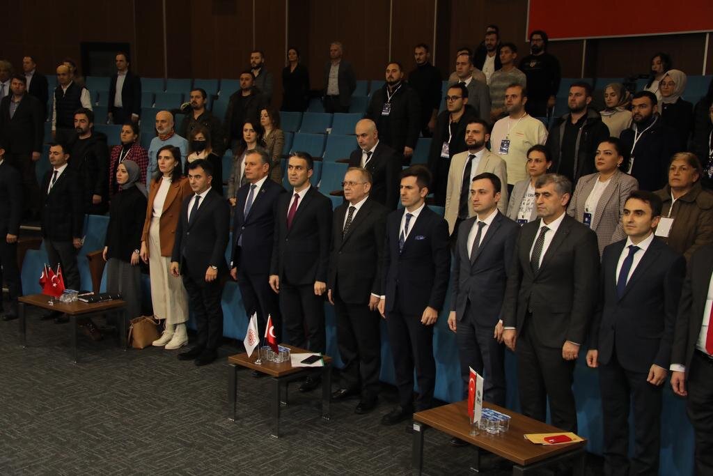 ÜRETENİN İHRACAT YAPANIN HER ZAMAN ÖNÜNÜ AÇARIZ