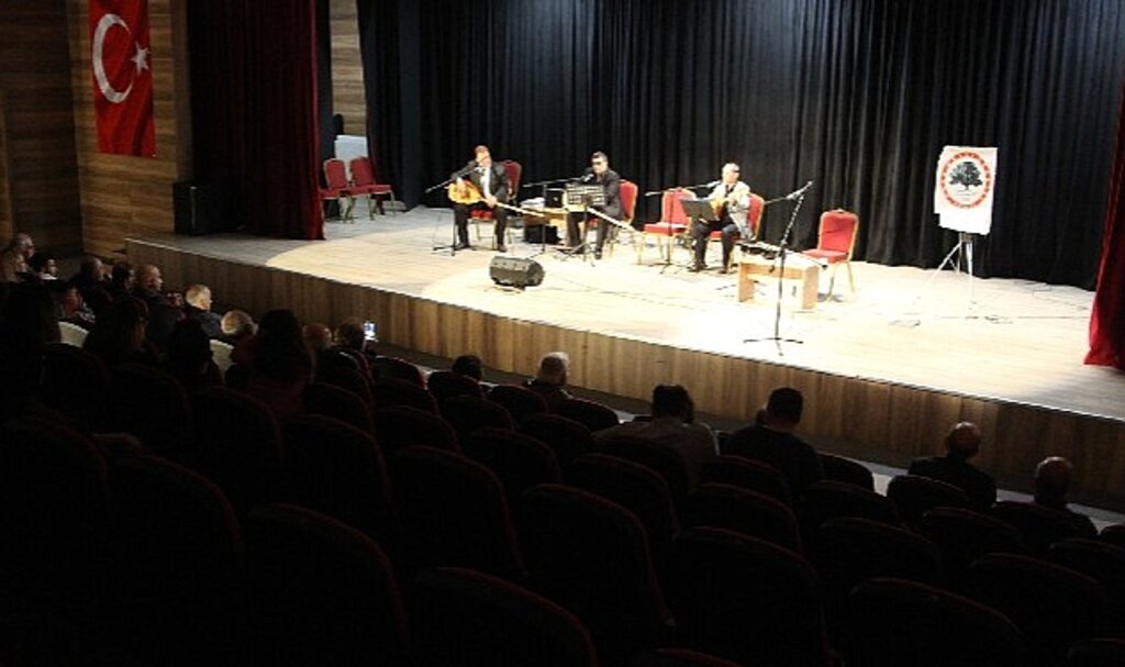 Ozan Ağacı Şairler Grubu Saray'da buluştu