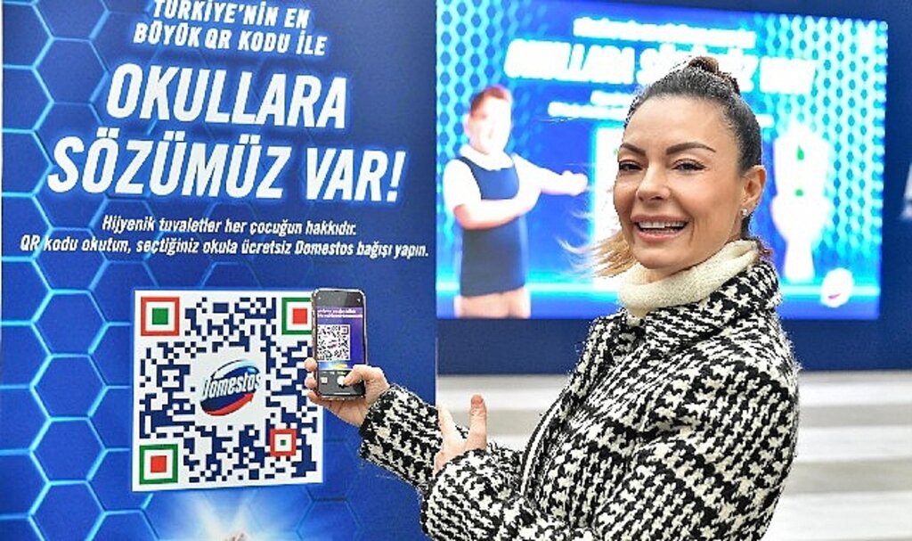 Özge Özder Türkiye'nin En Büyük QR Kodu ile Okullara Hijyen Desteği İçin Çağrıda Bulundu