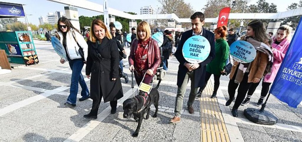 Rehber köpekler toplu ulaşımda