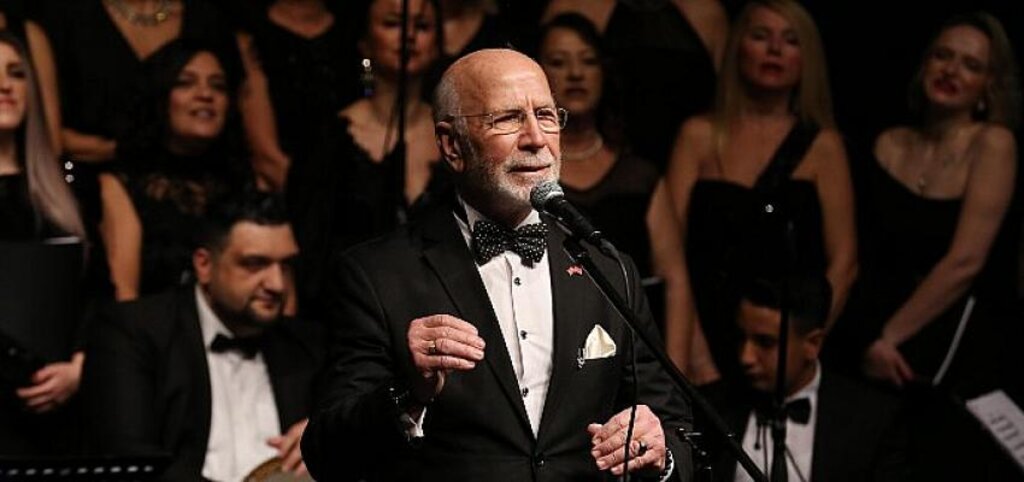 Sanat Güneşi Zeki Müren doğum gününde şarkılarıyla anıldı