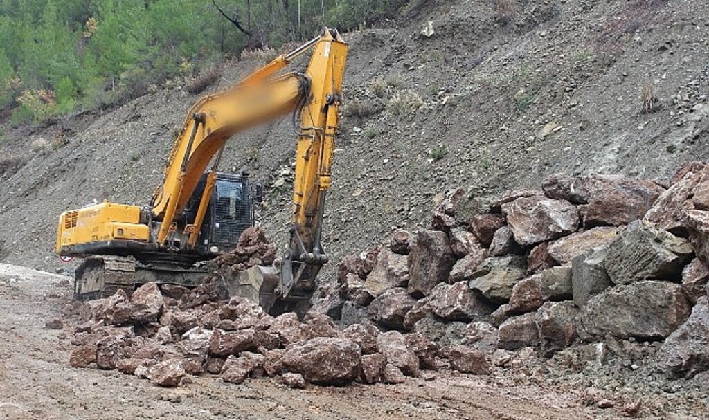 Sugözü Grup Yolu'nda heyelan önlemi