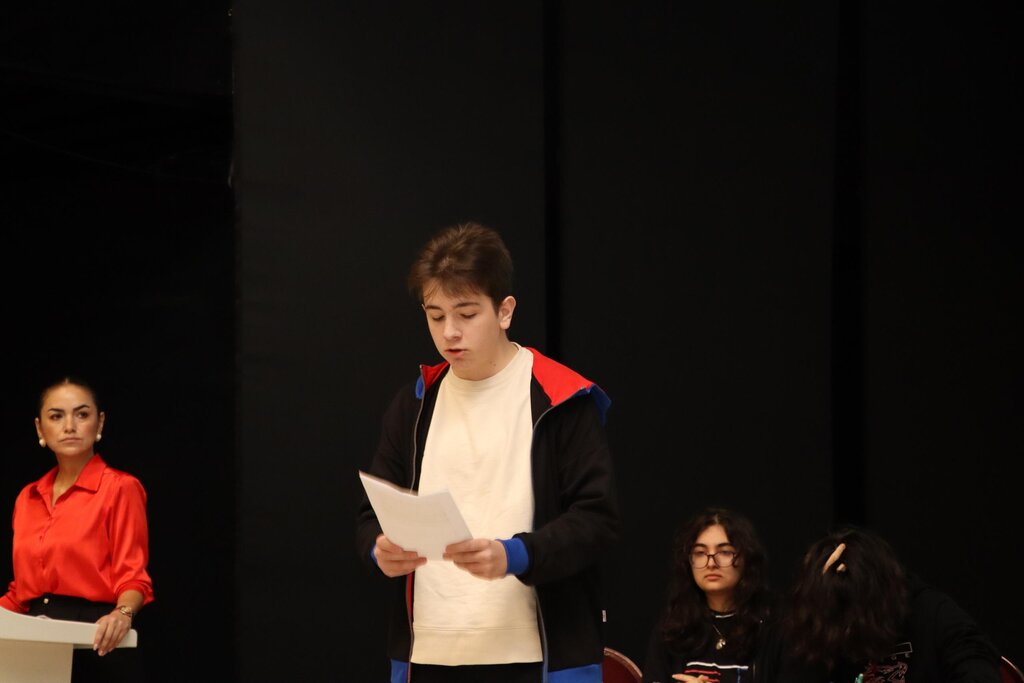 GENÇLER FİKİRLERİ İLE YARIŞIYOR