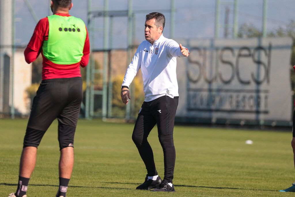 Eroğlu,Liderliğe doğru adım adım yürümek istiyoruz