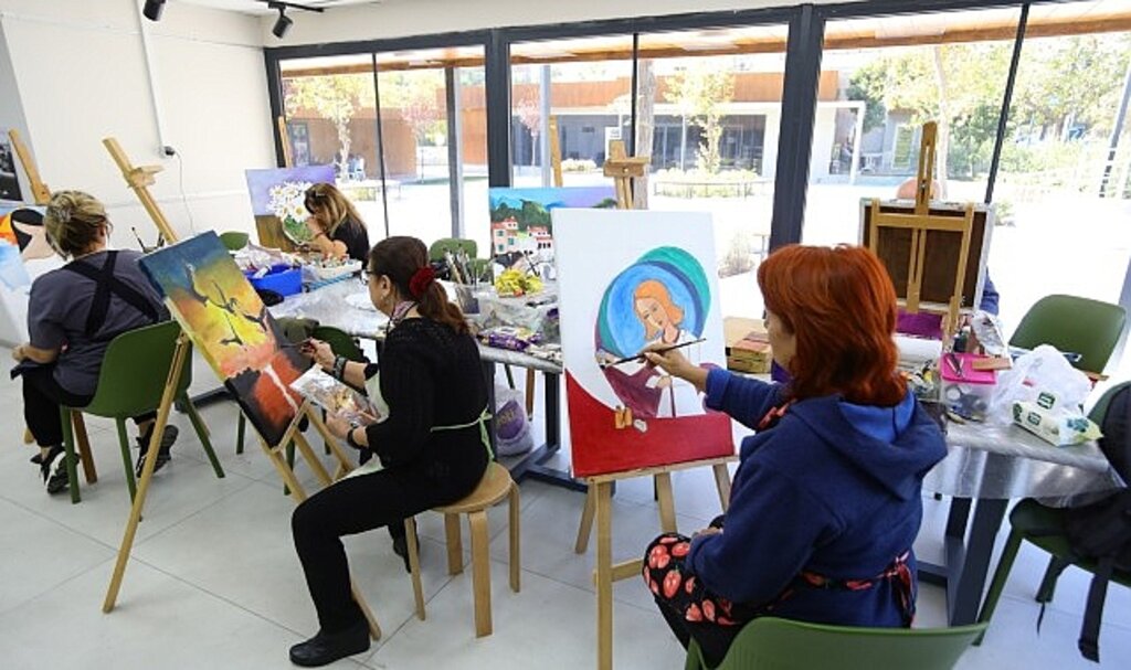 Bayraklı'da resim kursuna büyük ilgi