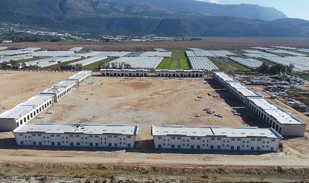 Kınık Toptancı Hali Projesi inşaatı yarıyı geçti