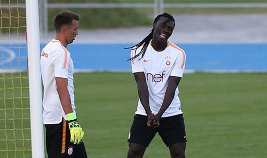 Muslera ve Gomis'ten Örnek Kaptanlık: 