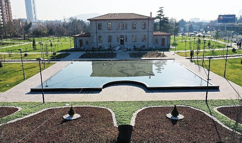 Tarihi Müze Gece Ayı Gündüz Ayrı Güzel