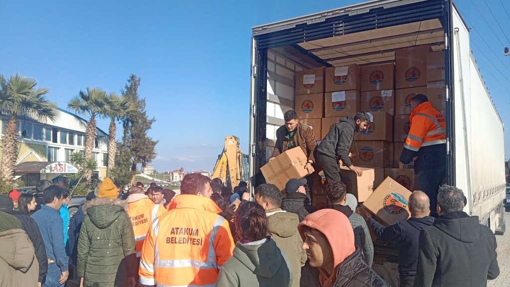Atakum’dan çıkan yardım TIR’ları afet bölgesine ulaştı