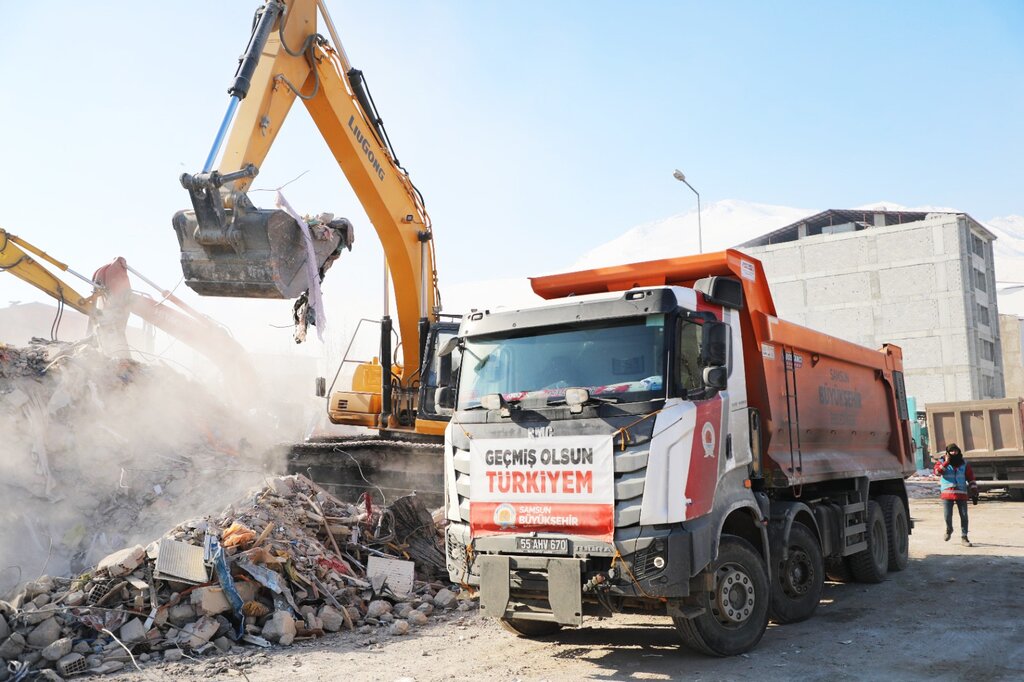 Büyükşehir, Elbistan’da 400 bina enkazını kaldıracak