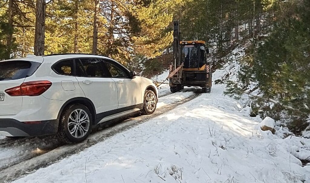 Alanya ve Kaş'ın yüksek kesimlerinde kar ve heyelanla mücadele