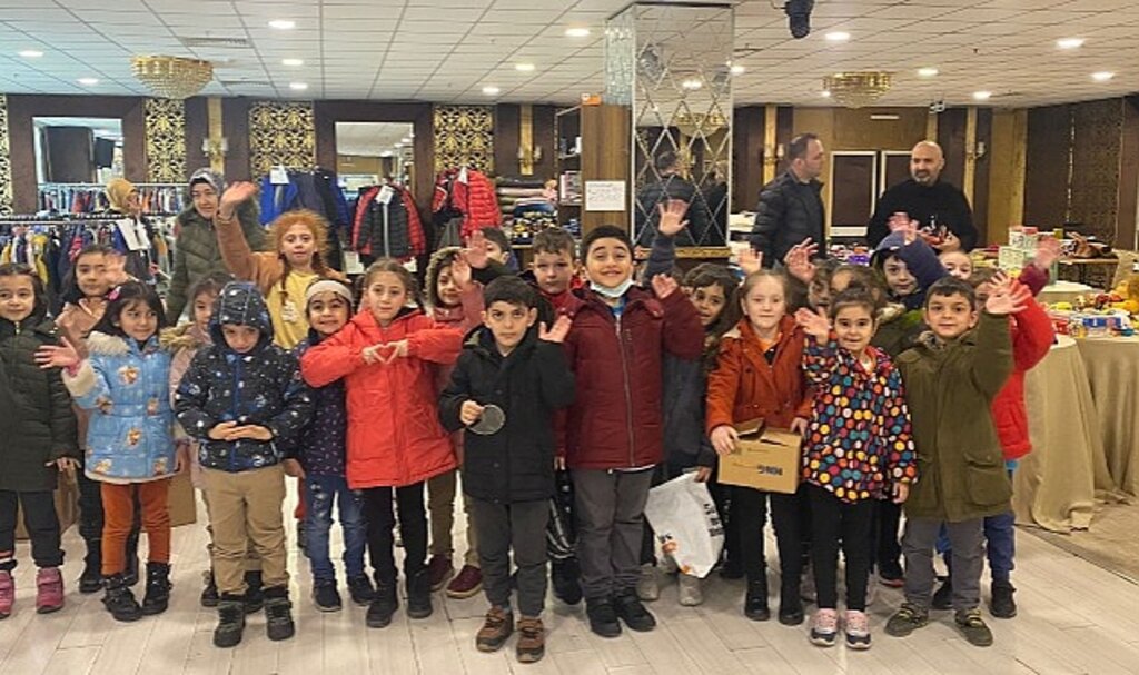 Canik'te Öğrenciler Oyuncaklarını Depremzede Kardeşleriyle Paylaştı