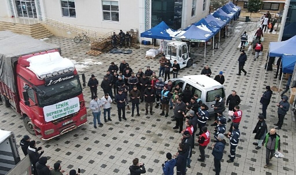 İznik'ten Deprem Bölgesine 15 Tır Yardım Malzemesi