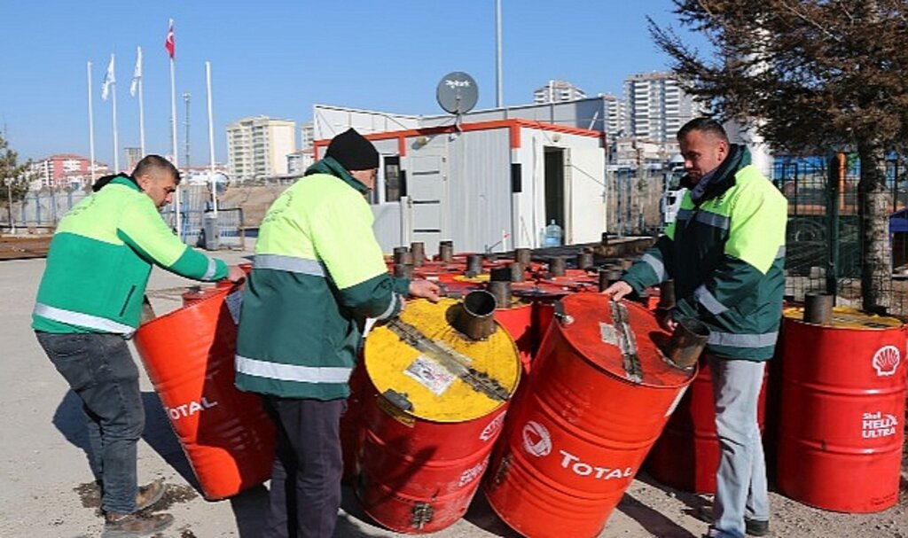 Keçiören Belediyesi Odun Sobası ve Battaniyeleri Yola Çıkardı