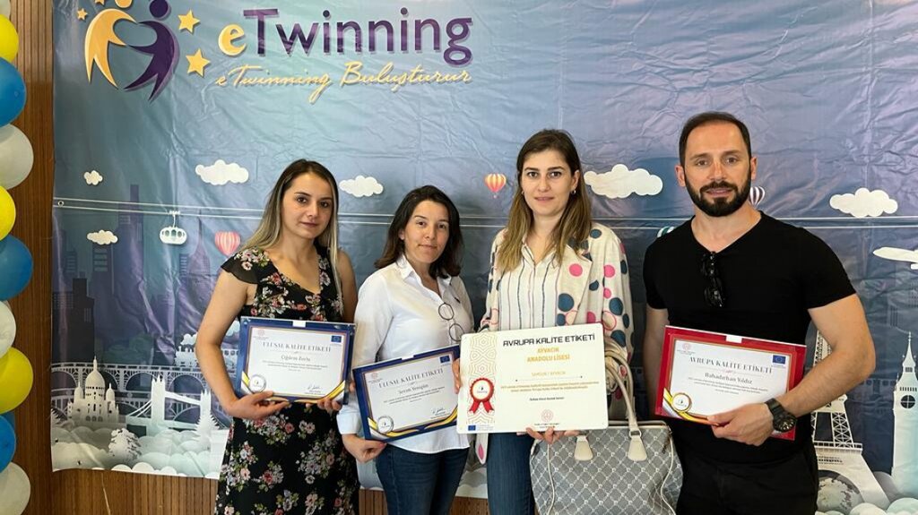 Ayvacık Anadlu Lisesi'ne e-Twinning Projesi Kalite Ödülü